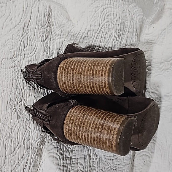 So open toe brown  suede heeled shoe 7.5 M with  cutouts - Picture 8 of 13